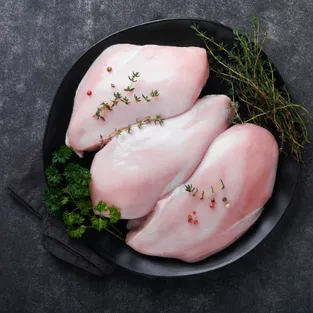 תמונה של חזה עוף שלם
